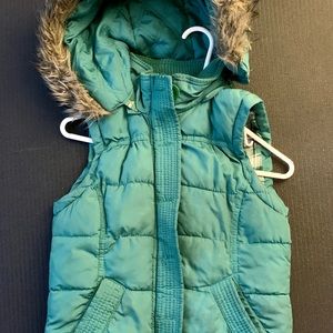 Green puffy vest with removable hood with fur!